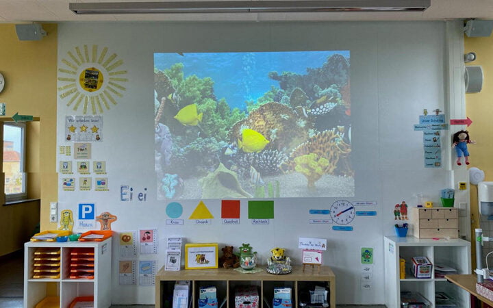 Pastorius Elementary School in Bad Windsheim Germany using magnetic whiteboard projection wallpaper in classrooms